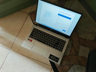 PC Acer 3 i7 ram ssd 500gb 15.6" da rivedere