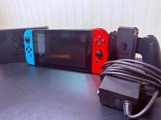 Nintendo Switch Azul/Rojo + Accesorios