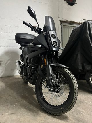 Rieju Aventura Negra y Gris