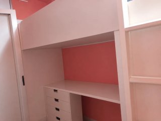 Litera con armario y escritorio