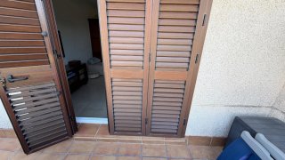 Puerta de Aluminio y Mayorquina imitación madera