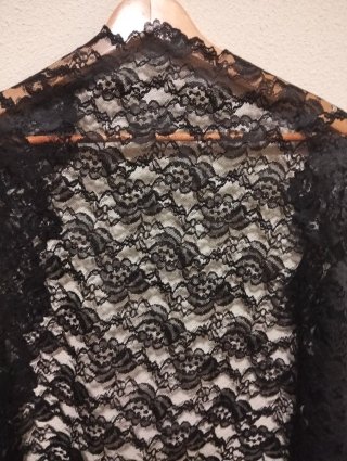 Mantón de Manila negro con flecos,triangular