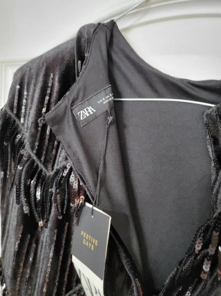 Vestido fiesta lentejuelas flecos Zara