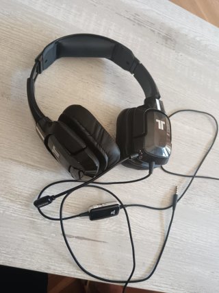 Auriculares TRITTON con micrófono