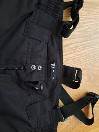 Pantalón de nieve infantil negro con tirantes