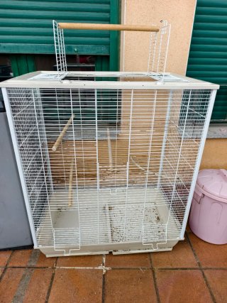 Jaula para pájaros blanca y beige