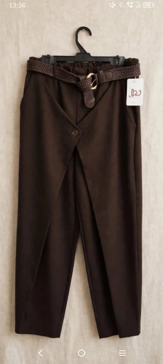 Pantalón marrón con cinturón