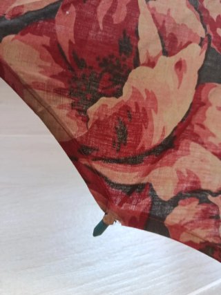 Parasol antiguo tela y madera floral
