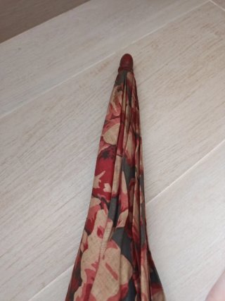 Parasol antiguo tela y madera floral