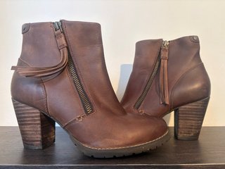 Botines Clarks Marrones Talla 36 7 cm tacón