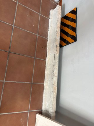 Ventana completa con reja, cargaderos y pasamanos