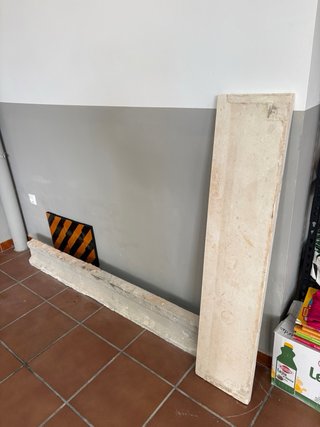Ventana completa con reja, cargaderos y pasamanos