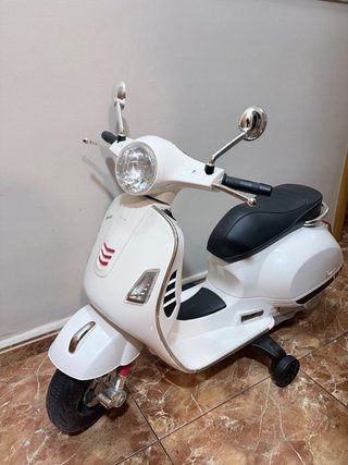Moto Eléctrica Vespa Blanca Scooter