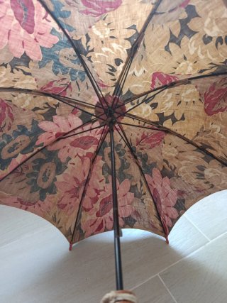 Parasol antiguo floral