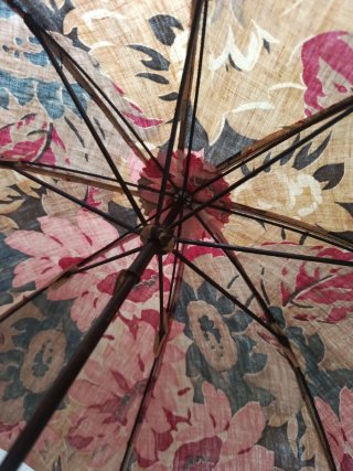 Parasol antiguo floral
