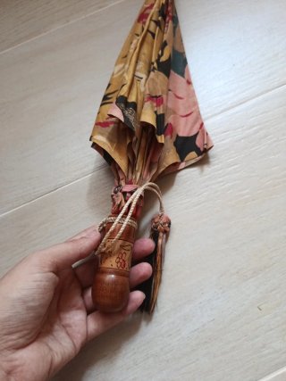 Parasol antiguo floral