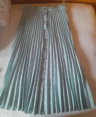 Falda midi plisada verde agua lunares