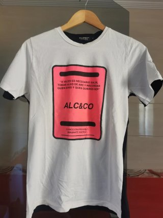 Camiseta ALCOTT Blanca con Mensaje