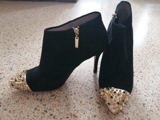 Botines Ante Puntera Dorada Pedrería