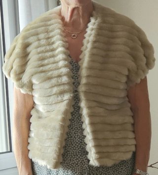Chaqueta Rinascimento Beige Talla M Usada una vez