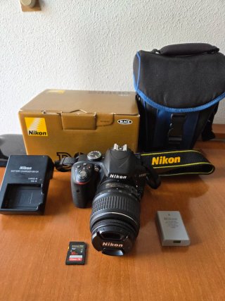 Cámara Nikon reflex D3300 como nueva.