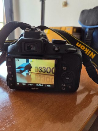 Cámara Nikon reflex D3300 como nueva.