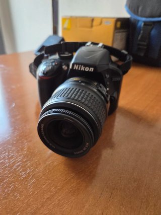 Cámara Nikon reflex D3300 como nueva.