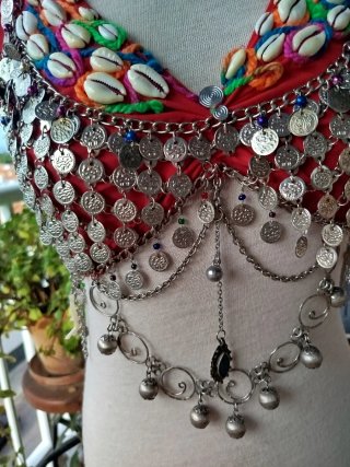 Top de Danza con Monedas y Conchas