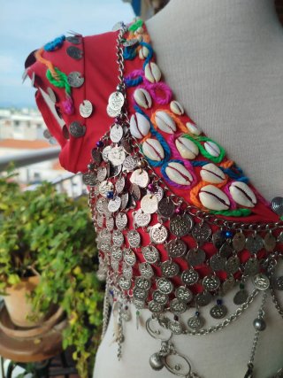 Top de Danza con Monedas y Conchas