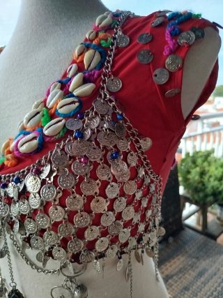 Top de Danza con Monedas y Conchas