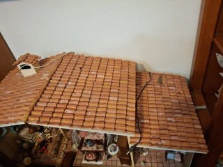 Casa de Muñecas con Tejado de Teja Natural