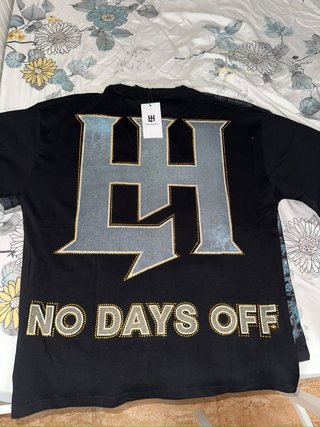 Camiseta Estampada Calaveras y OVNI