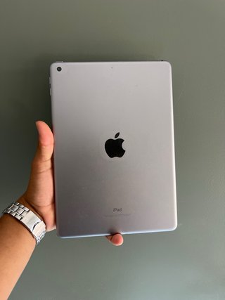 iPad 6ª Generación A1893 de GB – Negro/Plata