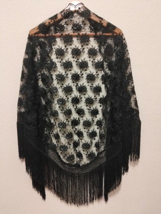 Mantón de Manila con flecos,forma triangular