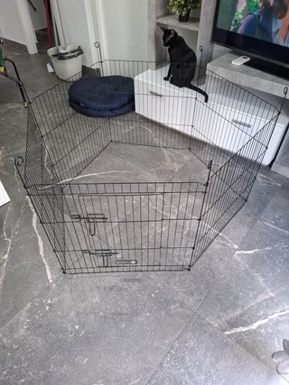 Jaula para conejos negra
