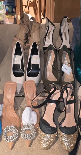 Lote de zapatos sin estrenar, 29 pares.