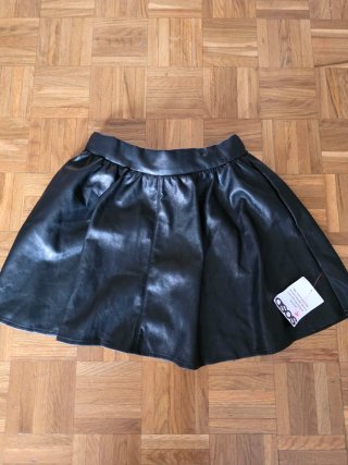 Falda Negra Efecto Piel ASOS