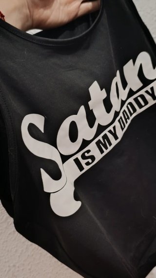 Camiseta Negra con Estampado