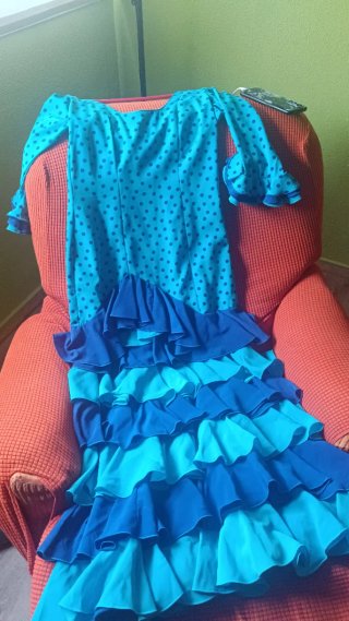 Traje de gitana azul con volantes