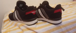 Zapatillas Adidas Negras y Blancas Nuevas
