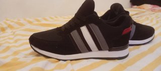 Zapatillas Adidas Negras y Blancas Nuevas
