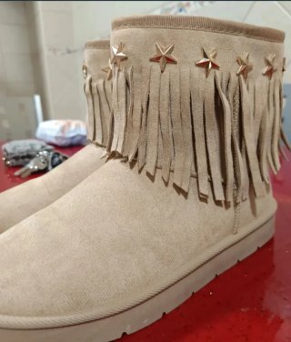 Botines Beige con Flecos y Estrellas.