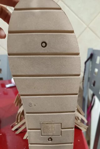 Botines Beige con Flecos y Estrellas.