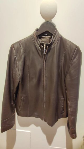 Chaqueta de piel marrón