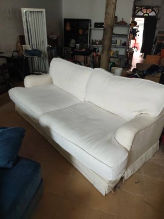 Sofá de tela blanco