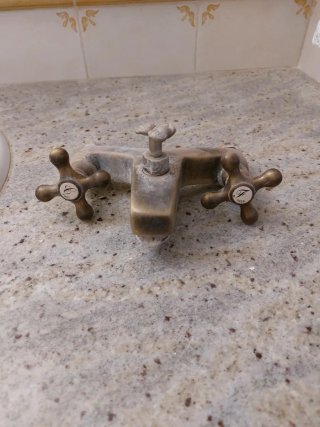 Grifo antiguo de latón
