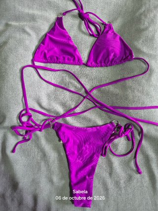 Bikini púrpura sin estrenar, regalo braga blanca