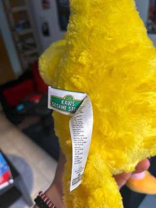 Peluche Kaws x Barrio Sésamo Big Bird