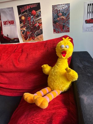 Peluche Kaws x Barrio Sésamo Big Bird
