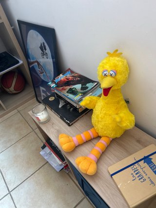 Peluche Kaws x Barrio Sésamo Big Bird